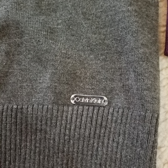 Calvin Klein sweater - Picture 3 of 9